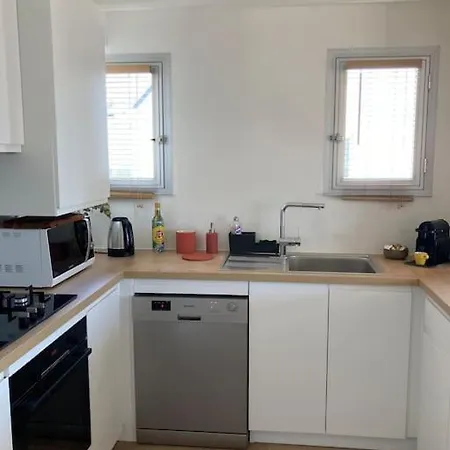 T2 Super Cosy A La Cime Des Pins Proche Av De Gaulle Place De Parking Et Wifi Apartment *