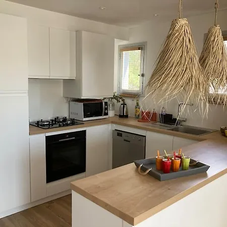 Apartment T2 Super Cosy A La Cime Des Pins Proche Av De Gaulle Place De Parking Et Wifi