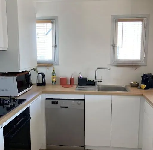 T2 Super Cosy A La Cime Des Pins Proche Av De Gaulle Place De Parking Et Wifi Apartment *