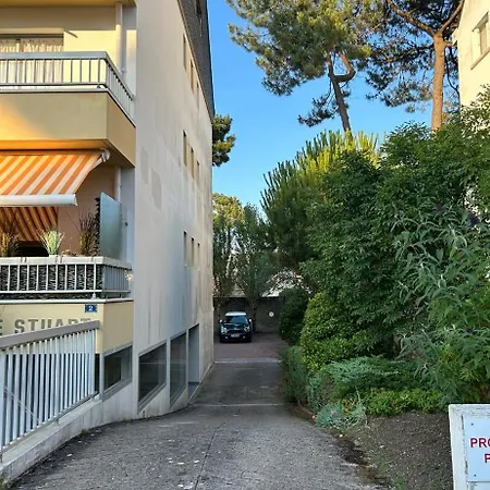 T2 Super Cosy A La Cime Des Pins Proche Av De Gaulle Place De Parking Et Wifi *