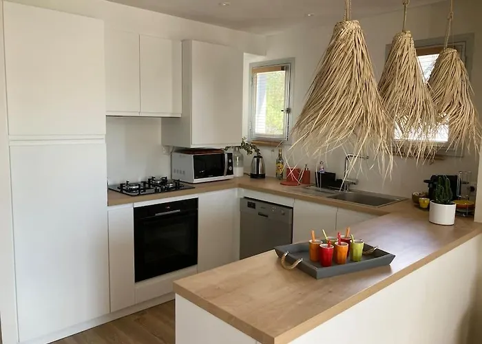 Appartement T2 Super Cosy à La Cîme Des Pins Proche Av De Gaulle Avec Place De Parking